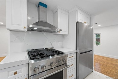 Welcome to this beautifully renovated Tudor, ideally located in - photo 20