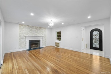 Welcome to this beautifully renovated Tudor, ideally located in - photo 22