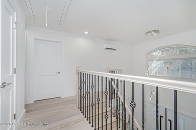 Luxury New Construction in Grymes Hill Introducing a newly - photo 23