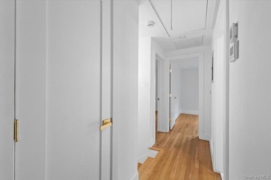 Welcome to this beautifully renovated Tudor, ideally located in - photo 27