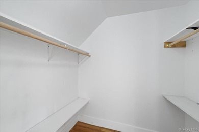 Welcome to this beautifully renovated Tudor, ideally located in - photo 33