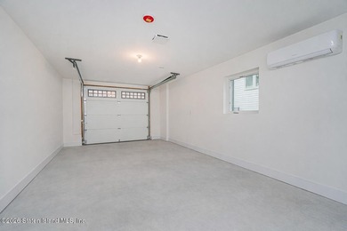Luxury New Construction in Grymes Hill Introducing a newly - photo 36