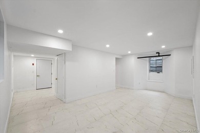 Welcome to this beautifully renovated Tudor, ideally located in - photo 38