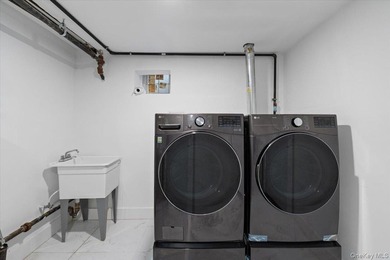 Welcome to this beautifully renovated Tudor, ideally located in - photo 41
