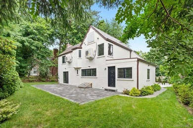 Welcome to this beautifully renovated Tudor, ideally located in - photo 43