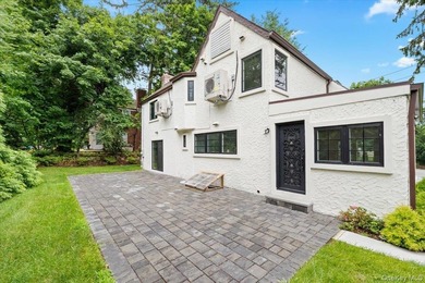 Welcome to this beautifully renovated Tudor, ideally located in - photo 44