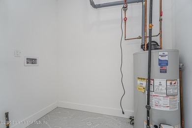 Luxury New Construction in Grymes Hill Introducing a newly - photo 44