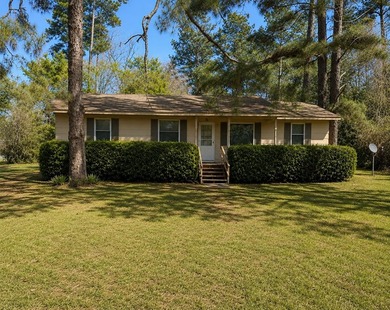 Nestled among the mature pines of Golden Acres near Houston - photo 4