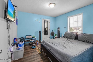 Come check it out! USDA LOAN ELIGIBLE! No City Taxes that makes - photo 11