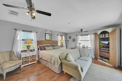 Welcome to this charming 3-bedroom, 2-bathroom single-family - photo 24