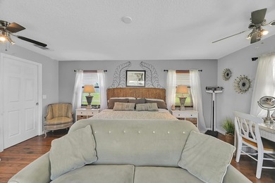 Welcome to this charming 3-bedroom, 2-bathroom single-family - photo 25