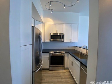 Experience living high above it all in your Penthouse unit at - photo 4