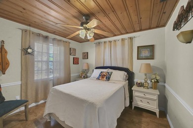 Welcome to this charming 3-bedroom, 2-bathroom single-family - photo 34