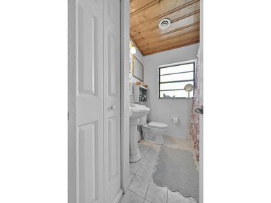 Welcome to this charming 3-bedroom, 2-bathroom single-family - photo 36