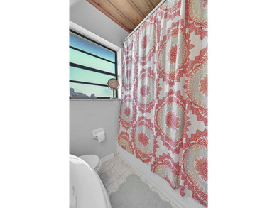 Welcome to this charming 3-bedroom, 2-bathroom single-family - photo 37