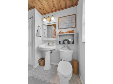 Welcome to this charming 3-bedroom, 2-bathroom single-family - photo 38