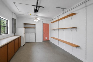 Welcome to this charming 3-bedroom, 2-bathroom single-family - photo 42