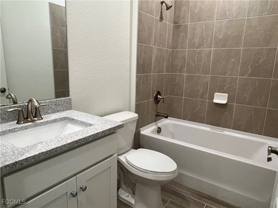 READY NOW!! Four bedrooms plus den, 4* garage extension, coffer - photo 8