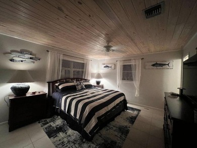 Bring your boats to this beautifully furnished canal front home - photo 2