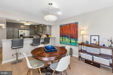 Bright and beautifully appointed bi-level condominium in the - photo 4