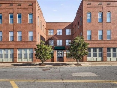 Mississippi River Home For Sale in Memphis Tennessee