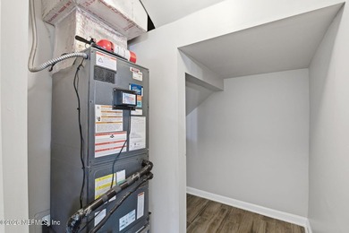 Welcome home to this beautifully maintained 3-bedroom, 2.5-bath - photo 22