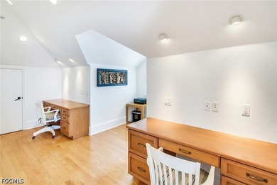 #128 *Twin Shores Cottage* is ideally positioned on the coveted - photo 32