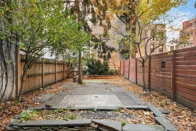 100% Free-Market Chelsea Townhouse with 5500 SF of Unused Air - photo 1