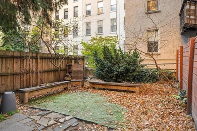 100% Free-Market Chelsea Townhouse with 5500 SF of Unused Air - photo 2