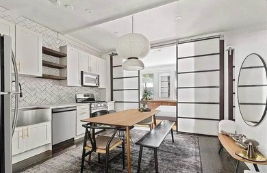 100% Free-Market Chelsea Townhouse with 5500 SF of Unused Air - photo 4