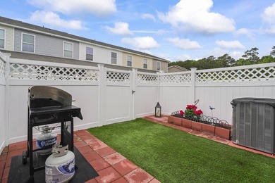 Immaculate and move-in ready, this 2 bedroom, 2.5 bath townhouse - photo 25