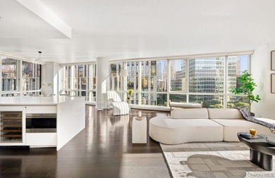 Triple Exposures. Exceptional Light. An Expansive Great Room - photo 1