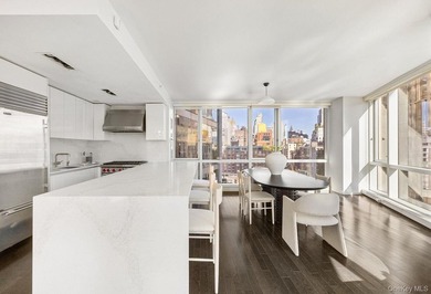 Triple Exposures. Exceptional Light. An Expansive Great Room - photo 3