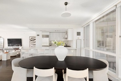 Triple Exposures. Exceptional Light. An Expansive Great Room - photo 4