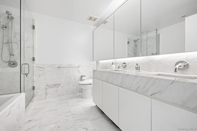 Triple Exposures. Exceptional Light. An Expansive Great Room - photo 6