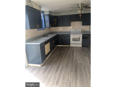 INVESTOR ALERT! Brand NEW Roof! This home could be great for a - photo 5