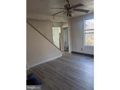 INVESTOR ALERT! Brand NEW Roof! This home could be great for a - photo 7