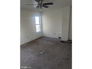 INVESTOR ALERT! Brand NEW Roof! This home could be great for a - photo 10