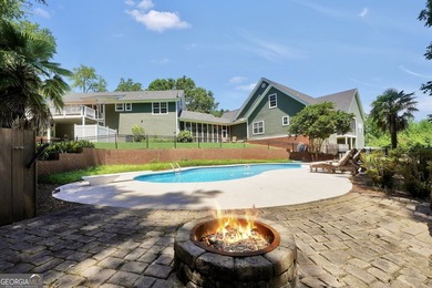 Welcome to your own beautiful estate, where luxury, cozy comfort - photo 11