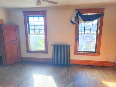 Charming 3-Bedroom Home in the Heart of Hinton, WV with River - photo 12