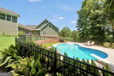 Welcome to your own beautiful estate, where luxury, cozy comfort - photo 14