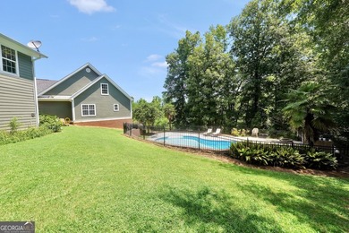 Welcome to your own beautiful estate, where luxury, cozy comfort - photo 15