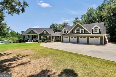 Welcome to your own beautiful estate, where luxury, cozy comfort - photo 16