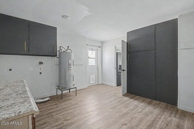 Welcome to this charming 2-bedroom, 2-bathroom single-level home - photo 17