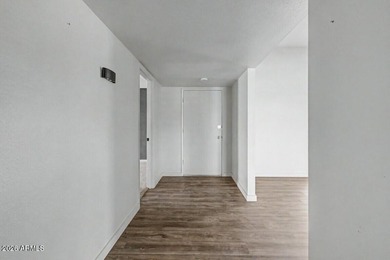 Welcome to this charming 2-bedroom, 2-bathroom single-level home - photo 18