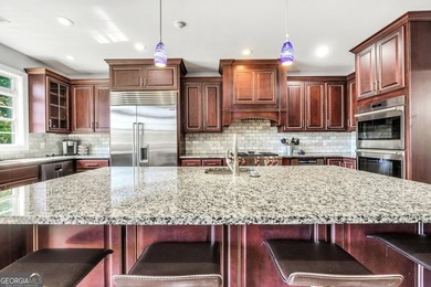 Welcome to your own beautiful estate, where luxury, cozy comfort - photo 19