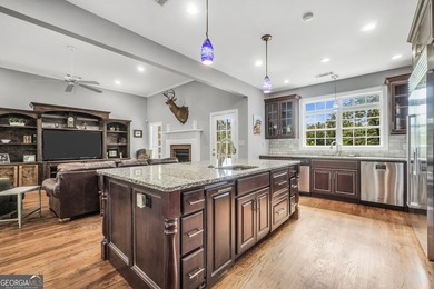 Welcome to your own beautiful estate, where luxury, cozy comfort - photo 22