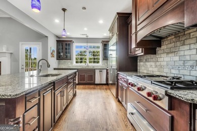 Welcome to your own beautiful estate, where luxury, cozy comfort - photo 23