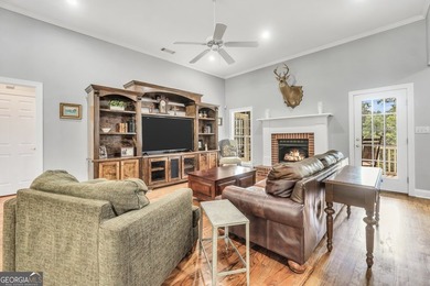 Welcome to your own beautiful estate, where luxury, cozy comfort - photo 24