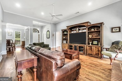 Welcome to your own beautiful estate, where luxury, cozy comfort - photo 25
